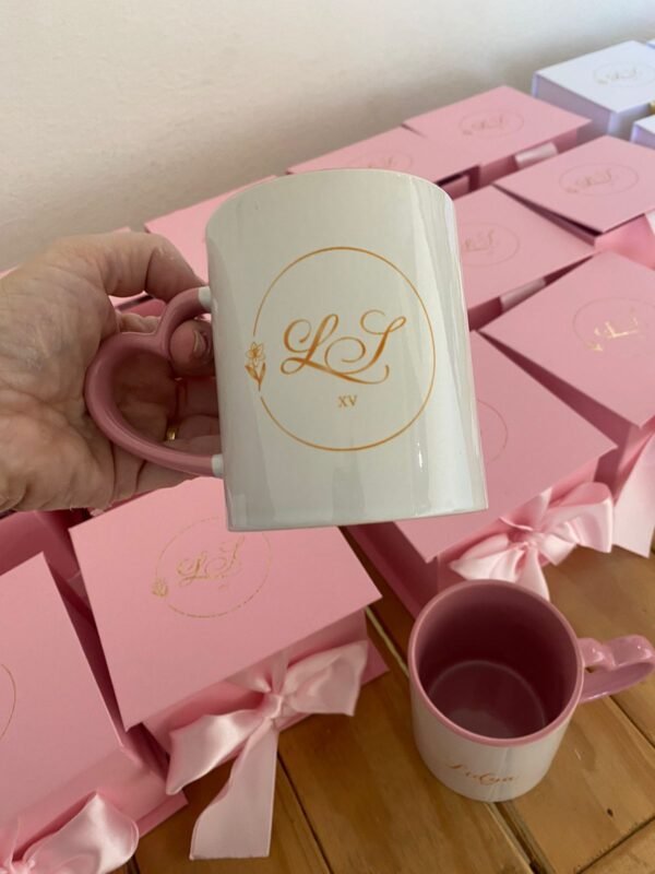 Caixa Cartonada com Caneca de Alça de Coração - Imagem 8