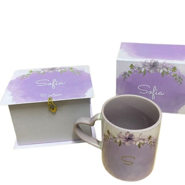 Caixa Cartonada com Caneca de Alça de Coração