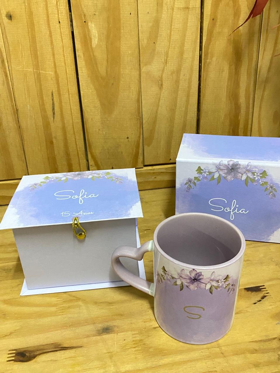 Caixa Cartonada com Caneca de Alça de Coração - Image 5